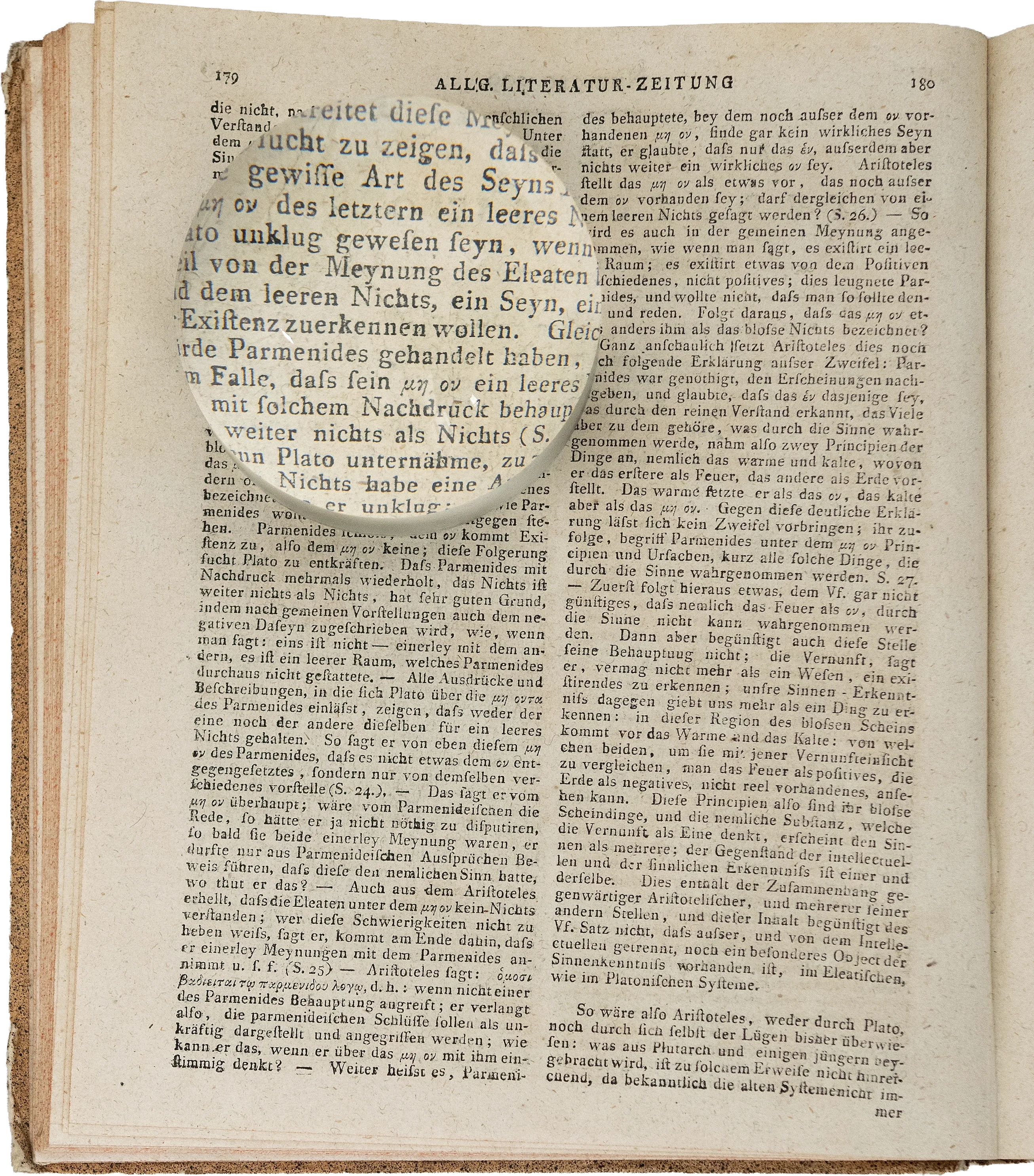 Die Rezension in der Allgemeinen Literatur-Zeitung von 1790, die Hebel als Quelle für seine Ideen benutzte, mit aufliegender Lupe.